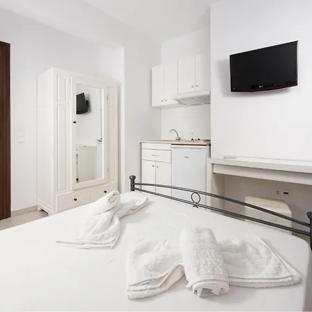 Вилла Naxos City Center Room Economy Quadruple Room Private Balcony City Views
